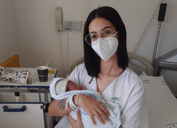 El primer bebé nacido en el Hospital Universitario Reina Sofía en 2022